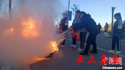 河北邯郸2000余名师生开展消防应急逃生演练