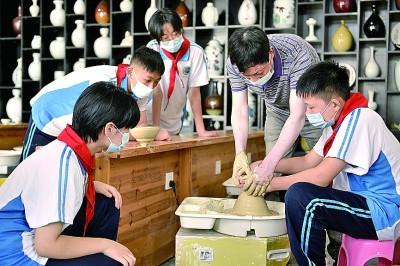 实施中小学职业启蒙教育后…… 一线实践者讲述他们和学生的故事