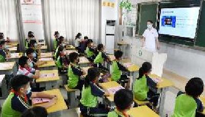教育部：将生命安全与健康教育全面融入中小学课程教材