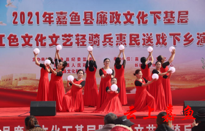 我县廉政文化下基层演出活动走进港东村