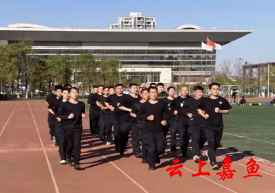 嘉鱼公安开展强化警务实战技能训练