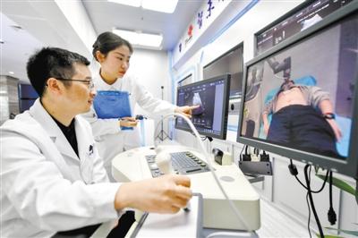 拿起“未来听诊器” 超声专家的手能“伸”得更远更广