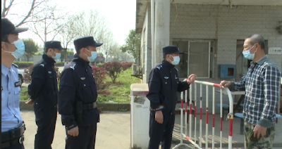 嘉鱼公安全警全力织密扎牢疫情防控网