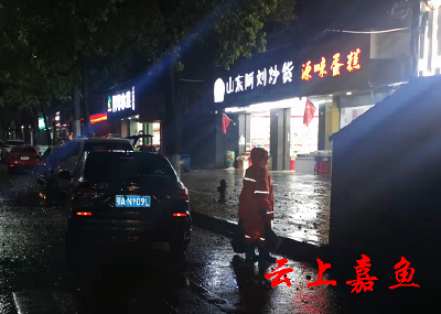 强降雨过后 县城管执法局加强路面巡查