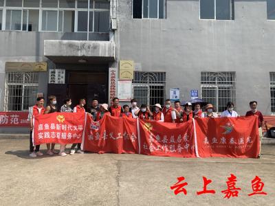 【文明嘉鱼】县新时代文明实践志愿服务中心联合多家组织开展义诊义剪活动