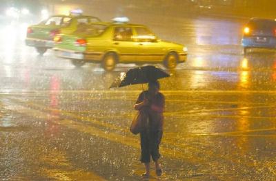 预警！预警！暴雨+雷电+大风！