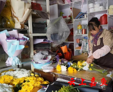 【文明嘉鱼】嘉鱼：清明“鲜花俏”文明祭哀思