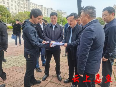 王永调研发展大道停车问题及创文工作时强调：要转变理念、建生态停车场、把城市转角建成游园