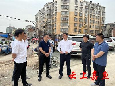 王永在调研南门农贸市场片区创文工作时强调：既要“治标”更要“治本” 切实提高城市管理精细化水平