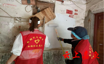【文明嘉鱼】西街社区：清理“牛皮癣”为城市“美颜”