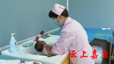 产妇家中分娩 武大中南嘉鱼医院成功挽救新生命