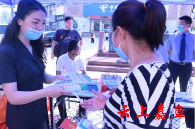 【文明嘉鱼】嘉鱼法院：小小宣传扇送出法治幸福风