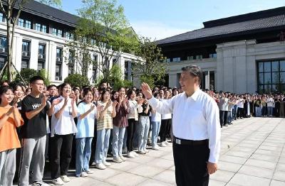 习近平在四川考察时强调 深入贯彻新发展理念主动融入新发展格局 在新的征程上奋力谱写四川发展新篇章