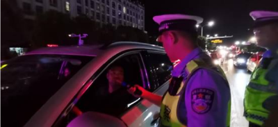 【文明嘉鱼】警灯闪烁 嘉鱼公安做好城市“守夜人”