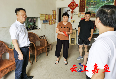 【下基层察民情解民忧暖民心】县领导赴渡普镇开展“七一”走访慰问活动