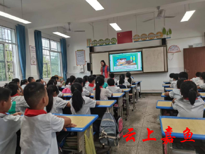 【文明嘉鱼】小湖社区开展未成年人网络安全宣讲活动