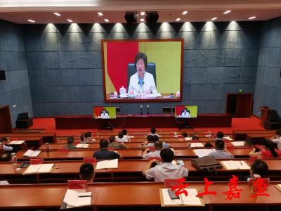 我县组织收听收看国务院联防联控机制电视电话会议、全省全市疫情防控工作电视电话会