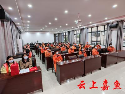 【文明嘉鱼】致敬“城市美容师”湖北省第二十五个环卫工人节 我县21名环卫工人受表彰