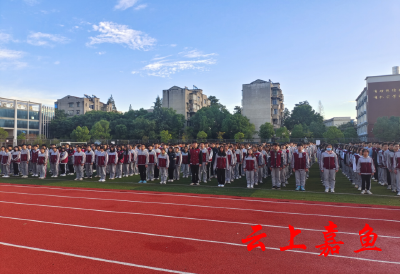 嘉鱼县中等职业技术学校举行纪念辛亥革命111周年升旗仪式
