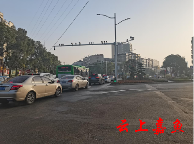 【文明嘉鱼】嘉鱼：智能红绿灯让城市更文明