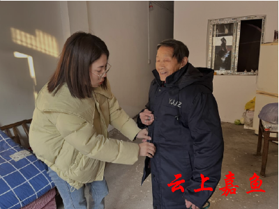 【文明嘉鱼】鱼岳镇樱花社区关心困难群众生活