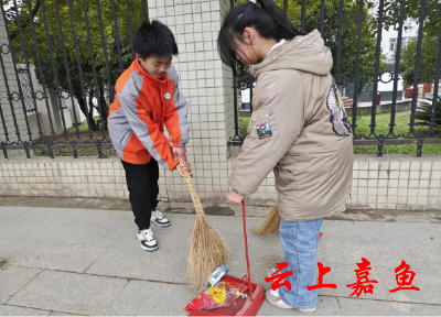 【文明嘉鱼】蓝天抗洪英雄中学开展学雷锋文明志愿行活动