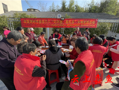 【文明嘉鱼】陆溪镇邱家村开展迎三八“巧手绣、展风采”文明实践活动