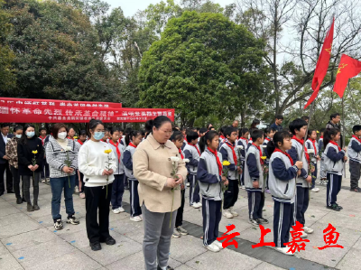 新街镇中心小学开展“缅怀革命先烈 追寻中国梦想”祭英烈活动