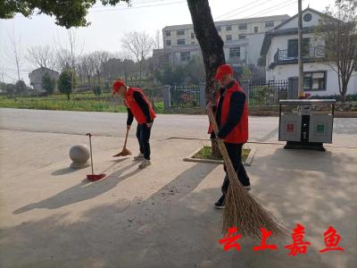 【文明嘉鱼】高铁岭镇：春日学雷锋 洁城促文明