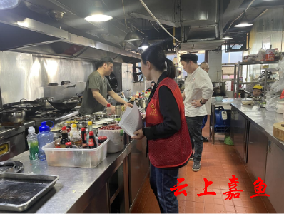 南街社区开展食品生产经营主体统计数据摸底工作
