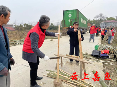 县烟草专卖局与驻点村联合开展“学习贯彻党的二十大精神”支部主题党日活动