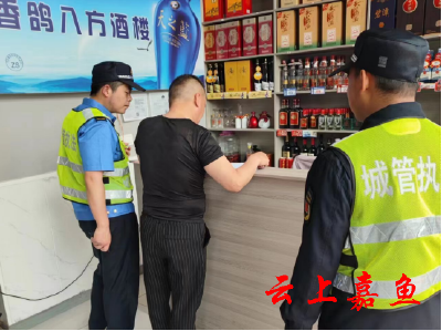 嘉鱼县城管执法大队扎实开展餐饮业油烟专项排查行动