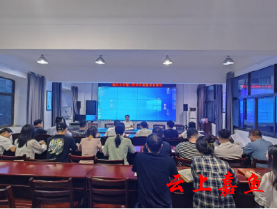 鱼岳镇召开“提能”青年干部夜学座谈会
