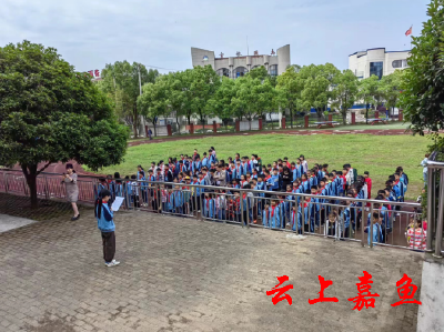 官桥镇中心小学开展“第二届中小学生劳动教育月”活动