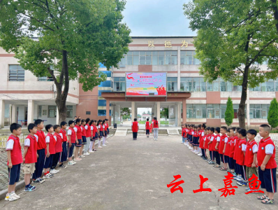 簰洲湾镇联合小学开展六一儿童节文艺汇演暨少先队入队仪式