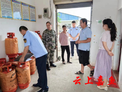 新街镇开展辖区餐饮业场所燃气安全排查