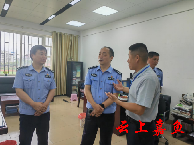 县领导深入考点督导检查高考安保工作