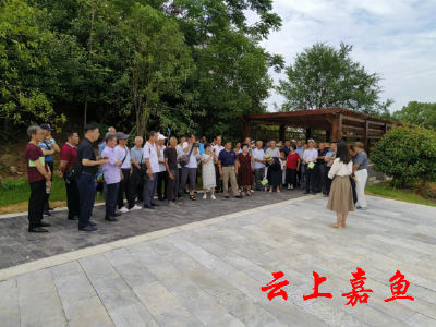 嘉鱼县诗词楹联学会开展爱国主义教育基地采风活动