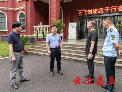 县领导调研武昌首义学院附属嘉鱼学校食品安全工作