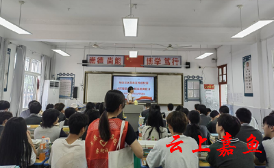 东街社区：护航青春“绿色无毒”禁毒宣传进校园