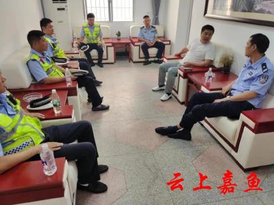 嘉鱼县开展联合打击非法营运专项行动