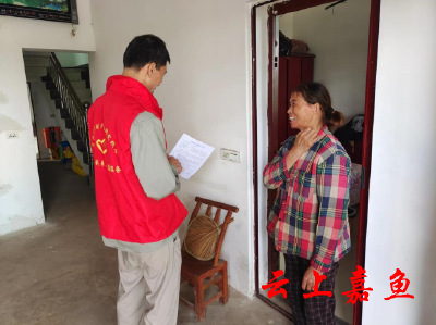 簰洲湾镇开展防范电信诈骗入户宣传活动