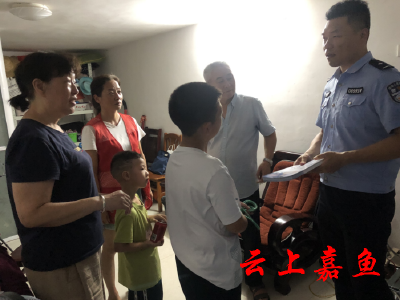 【文明嘉鱼】东街社区：服务不打烊“反诈”“防溺水”宣传搬到群众家门口