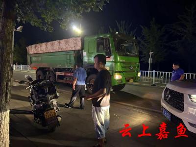 嘉鱼县城市管理执法局：齐心协力守护道路整洁