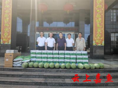 嘉鱼县总工会夏季“送清凉”活动走进企业