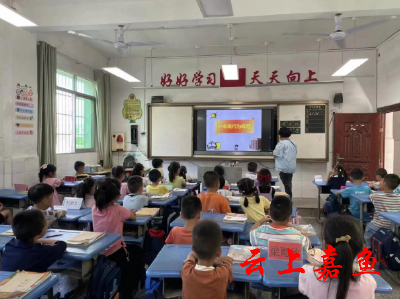 嘉鱼县实验小学东街校区开展一年级新生行为习惯养成教育展示活动