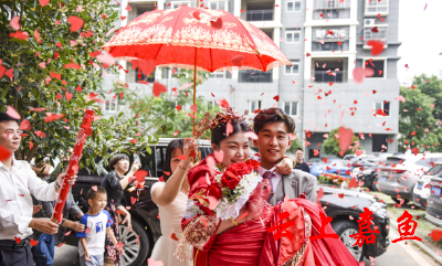 嘉鱼：双节喜事多
