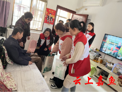 鱼岳镇樱花社区慰问困难群众
