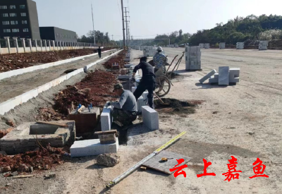 嘉鱼城发集团：城市更新加速度城区道路换新颜