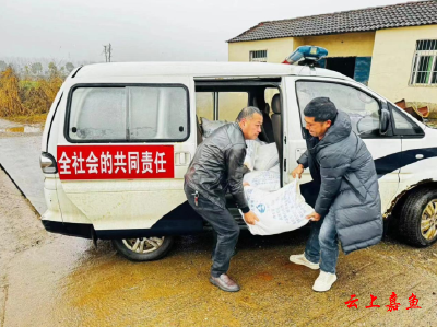 【防范应对新一轮低温雨雪冰冻天气】县司法局：党员干部冲在一线“抗冻保平安”